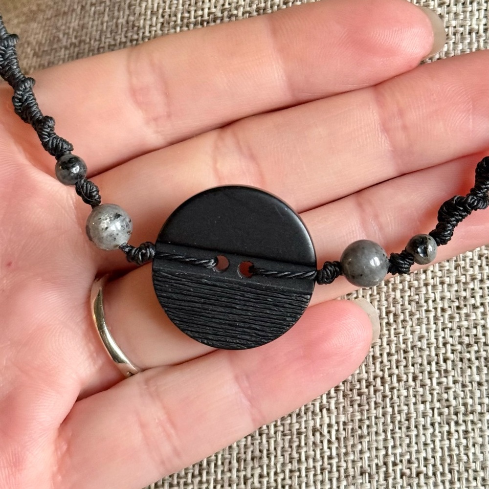 Boho button micro macrame necklace - Picture 3 of 4